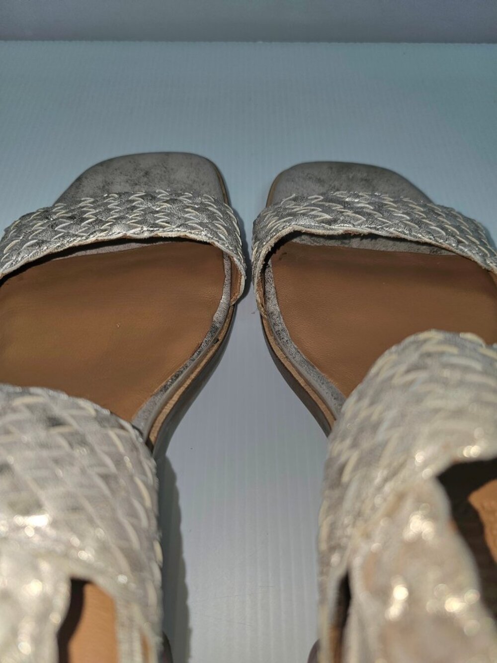Gentle Souls Madelyn Woven Sandal Ice Metallic Leather Block Heel Womens 11 NEW - Picture 9 of 15
